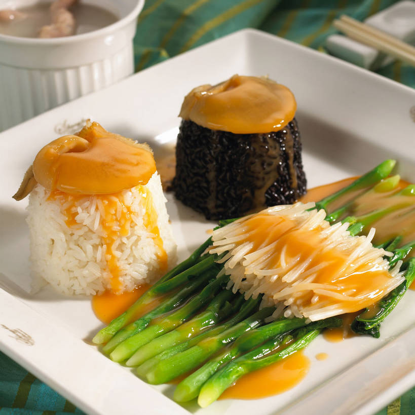 米饭,无人,方图,俯视,室内,特写,白天,烹饪,中餐,餐桌,筷子,桌子,蔬菜,餐具,一堆,一双,许多,堆叠,堆积,新鲜,碟子,盘,陶瓷,豆芽,白米,调料,谷类,谷物,酱料,酱汁,汤,佐料,料理,食品,糯米,筷架,陶瓷制品,饭,米,调味品,很多,调味料,筷枕,文化,传统,大米,酱,芥蓝,菜肴,美食,食物,白色,盘子,容器,碟,碗,中式,佳肴,有机食品,绿色食品,餐台,中华料理,储藏,堆,礼节,筷子架,五谷,储存,礼仪,豆芽菜,芽苗菜,江米,绿叶甘蓝,补血,益气,进餐用具,彩图,高角度拍摄,白花芥蓝,佛光菜,格蓝菜,隔暝仔菜,卷叶菜,贮存,接骨糯,紫米,紫糯米,shjb1