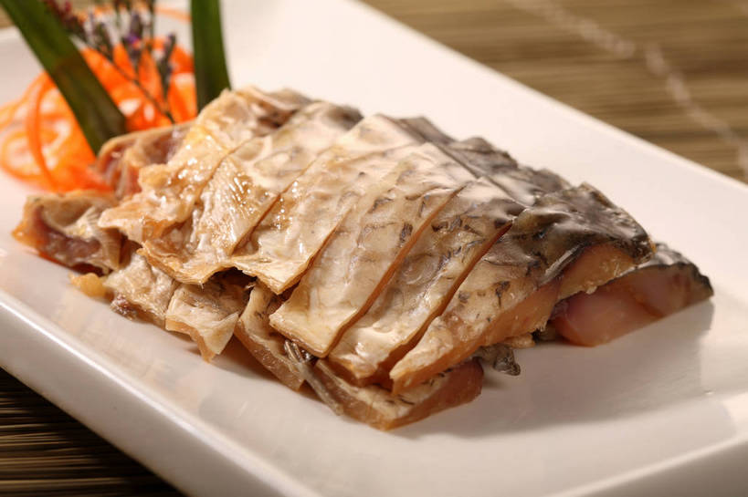 无人,横图,俯视,室内,特写,白天,烹饪,中餐,餐桌,桌子,餐具,叶子,一排,切开,阴影,竹制,整齐,装饰,盛开,反射,碟子,盘,影子,竹席,肉,鱼肉,料理,食品,绿叶,花蕾,菜肴,美食,肉类,花,花瓣,花朵,鲜花,食物,腌制,排列,一个,白色,盘子,碟,花苞,花蕊,切,中式,嫩叶,佳肴,单个,餐台,中华料理,华丽,修饰,点缀,配菜,竹制品,队列,剖面,肉食,咸鱼,切面,衬托,美观,雅致,雅观,消食,叶,叶片,彩图,高角度拍摄,腌鱼,开胃,shjb1