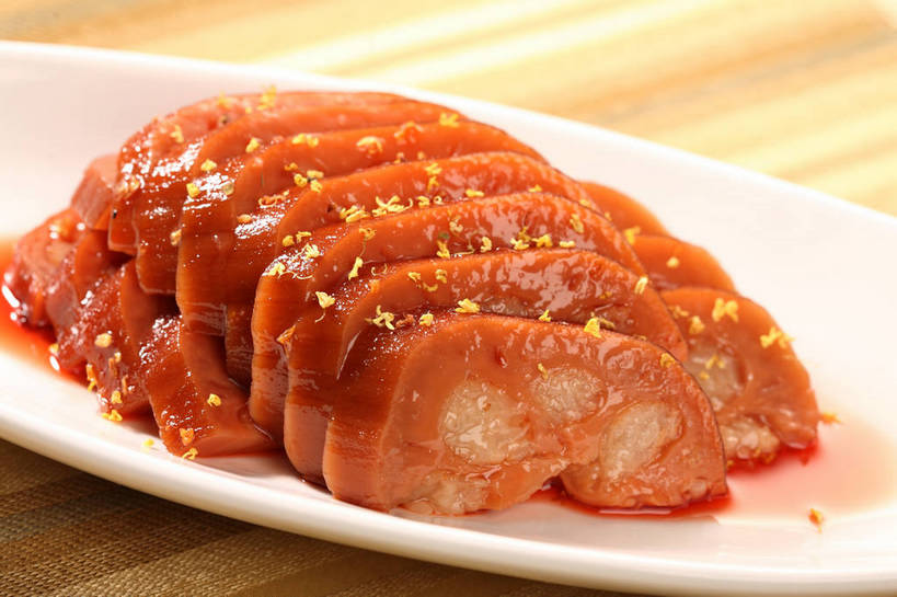 无人,横图,俯视,室内,特写,白天,烹饪,中餐,餐桌,桌子,桂花,餐具,一排,切开,阴影,朦胧,模糊,新鲜,整齐,反射,碟子,盘,影子,料理,食品,藕,菜肴,美食,食物,排列,一个,红色,白色,盘子,碟,切,中式,佳肴,有机食品,绿色食品,单个,餐台,中华料理,草本,队列,剖面,香叶,切面,丹桂,木樨,木犀,莲藕,彩图,高角度拍摄,桂花糖莲藕,桂花糖藕,浙江菜,菜藕,光旁,果藕,荷藕,湖藕,藕节,水鞭蓉,shjb1