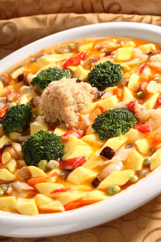 点心,肉松,无人,竖图,俯视,室内,特写,白天,烹饪,中餐,植物,餐桌,桌子,豆,蔬菜,阴影,新鲜,反射,布料,影子,陶瓷,豆类,豆子,西兰花,料理,食品,陶瓷制品,布纹,小吃,菜肴,美食,桌布,食物,一个,白色,餐巾,容器,台布,碗,零食,中式,佳肴,有机食品,绿色食品,单个,餐台,中华料理,储藏,储存,豆科,青大豆,甘蓝花,青豆,餐桌布,彩图,高角度拍摄,肉绒,肉酥,绿菜花,绿花菜,青花菜,蔬菜皇冠,贮存,shjb1