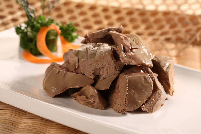 内脏,肝脏,无人,交叉,横图,俯视,室内,特写,白天,烹饪,西餐,餐桌,桌子,竹子,芹菜,蔬菜,餐具,叶子,一堆,阴影,堆叠,堆积,竹制,朦胧,模糊,新鲜,盛开,编织,反射,碟子,盘,影子,料理,食品,绿叶,花蕾,菜肴,美食,花,花瓣,花朵,鲜花,食物,一个,白色,盘子,碟,花苞,花蕊,嫩叶,西式,佳肴,有机食品,绿色食品,荷兰芹,欧芹,香芹,单个,餐台,竹条,堆,交织,配菜,竹制品,法香,巴西利,洋香菜,洋芫荽,法国香菜,旱芹菜,番荽,穿插,鹅肝,肝,叶,叶片,彩图,高角度拍摄,鹅肥肝,法国菜,shjb1