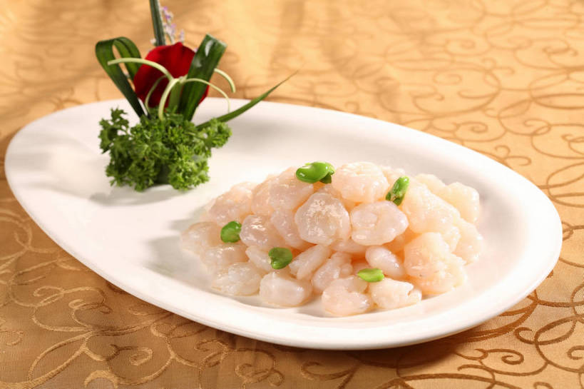 无人,横图,俯视,室内,特写,白天,烹饪,中餐,植物,餐桌,桌子,豆,大豆,芹菜,蔬菜,餐具,叶子,阴影,新鲜,盛开,反射,布料,碟子,盘,影子,豆类,豆子,毛豆,肉,虾仁,料理,食品,绿叶,花蕾,布纹,菜肴,美食,肉类,桌布,花,花瓣,花朵,鲜花,食物,一个,白色,盘子,餐巾,碟,台布,花苞,花蕊,中式,嫩叶,佳肴,有机食品,绿色食品,荷兰芹,欧芹,香芹,单个,餐台,中华料理,水晶虾仁,虾肉,配菜,肉食,豆科,法香,巴西利,洋香菜,洋芫荽,法国香菜,旱芹菜,番荽,枝豆,本帮菜,沪菜,上海菜,叶,叶片,黄豆,餐桌布,彩图,高角度拍摄,shjb1