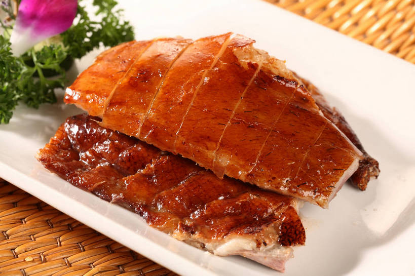 无人,交叉,横图,俯视,室内,特写,白天,烹饪,中餐,餐桌,桌子,竹子,芹菜,蔬菜,餐具,叶子,一排,切开,阴影,竹制,新鲜,整齐,盛开,编织,反射,碟子,盘,影子,肉,料理,食品,绿叶,花蕾,鸭肉,菜肴,美食,肉类,花,花瓣,花朵,鲜花,食物,排列,一个,白色,盘子,碟,花苞,花蕊,切,中式,嫩叶,佳肴,有机食品,绿色食品,荷兰芹,欧芹,香芹,单个,餐台,中华料理,竹条,交织,配菜,竹制品,队列,剖面,肉食,酱鸭,切面,法香,巴西利,洋香菜,洋芫荽,法国香菜,旱芹菜,番荽,穿插,叶,叶片,彩图,高角度拍摄,shjb1