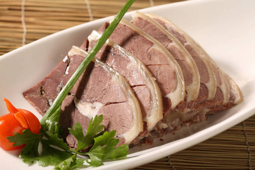 无人,横图,俯视,室内,特写,白天,烹饪,中餐,餐桌,桌子,芹菜,蔬菜,西红柿,小番茄,叶子,一排,切开,阴影,竹制,新鲜,整齐,反射,影子,陶瓷,竹席,肉,料理,食品,绿叶,陶瓷制品,羊肉,白切羊肉,菜肴,美食,肉类,食物,排列,一个,白色,容器,碗,切,中式,嫩叶,佳肴,有机食品,绿色食品,单个,餐台,中华料理,储藏,配菜,竹制品,储存,队列,剖面,肉食,切面,小西红柿,樱桃小番茄,珍珠小番茄,叶,叶片,樱桃番茄,药芹,水芹,圣女果,旱芹,番茄,彩图,高角度拍摄,楚菜,鄂菜,湖北菜,贮存,shjb1