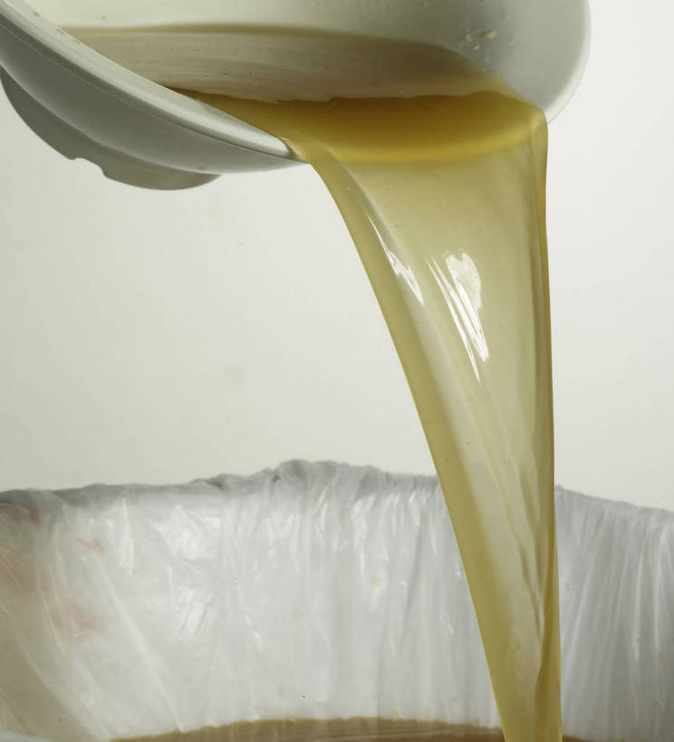 无人,竖图,室内,特写,白天,正面,烹饪,倒,阴影,反射,影子,陶瓷,汤,料理,食品,陶瓷制品,清汤,菜肴,美食,食物,一个,黄色,容器,碗,佳肴,单个,储藏,储存,高汤,羹汤,彩图,贮存,上汤,shjb1