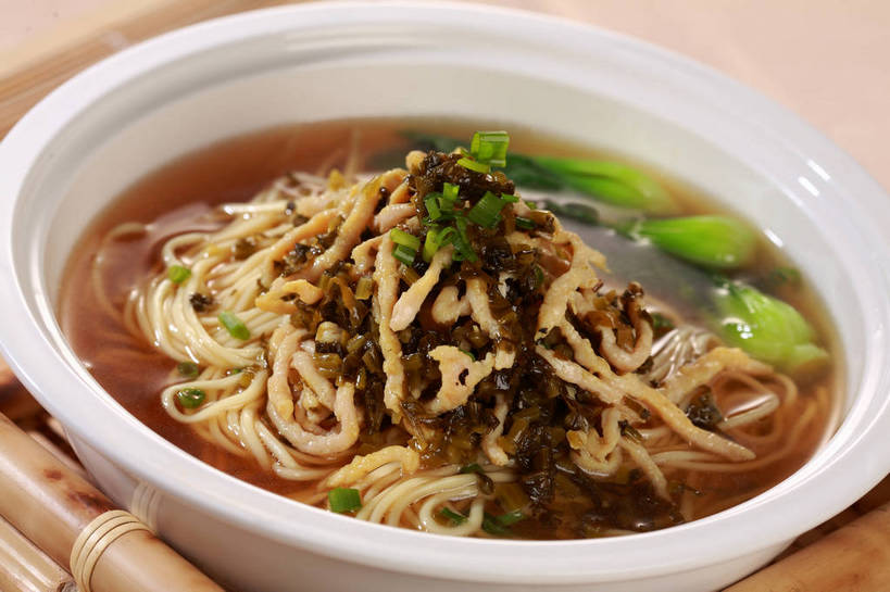 面食,面条,无人,横图,俯视,室内,特写,白天,烹饪,中餐,餐桌,桌子,蔬菜,阴影,新鲜,反射,影子,陶瓷,葱,青菜,青葱,面,肉,料理,食品,陶瓷制品,猪肉,雪菜肉丝面,雪菜,菜肴,美食,肉类,食物,一个,绿色,白色,容器,碗,中式,佳肴,有机食品,绿色食品,单个,餐台,中华料理,储藏,储存,小白菜,肉食,豚肉,雪里红,不结球白菜,彩图,高角度拍摄,雪里蕻,贮存,shjb1