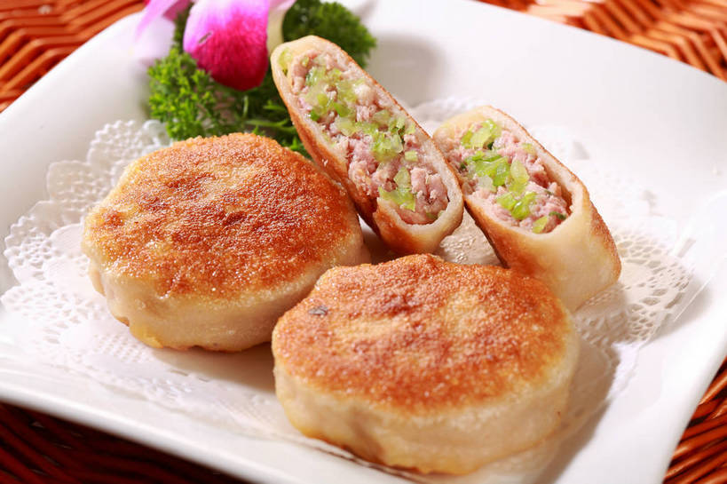 点心,无人,横图,俯视,室内,特写,白天,餐桌,桌子,芹菜,蔬菜,餐具,叶子,切开,阴影,新鲜,盛开,反射,碟子,盘,影子,肉,食品,面点,绿叶,石斛,花蕾,馅饼,猪肉,肉类,花,花瓣,花朵,鲜花,食物,糕点,一朵,一个,粉色,白色,盘子,碟,花苞,花蕊,切,嫩叶,有机食品,绿色食品,荷兰芹,欧芹,香芹,单个,餐台,配菜,高雅,剖面,肉食,切面,豚肉,法香,巴西利,洋香菜,洋芫荽,法国香菜,石斛兰,旱芹菜,番荽,金钗石斛,淡泊,花中君子,兰花,叶,叶片,彩图,高角度拍摄,猪肉馅饼,shjb1