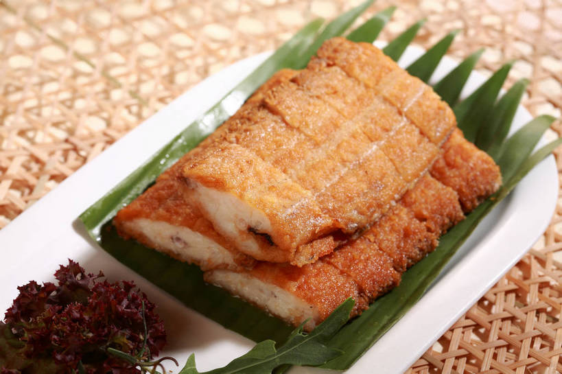 无人,交叉,横图,俯视,室内,特写,白天,烹饪,中餐,餐桌,桌子,竹子,蔬菜,餐具,叶子,一排,切开,阴影,竹制,新鲜,整齐,编织,反射,碟子,盘,影子,肉,鱼肉,料理,食品,绿叶,菜肴,美食,肉类,食物,排列,一个,白色,盘子,碟,切,中式,嫩叶,佳肴,有机食品,绿色食品,单个,餐台,中华料理,竹条,交织,配菜,竹制品,队列,剖面,肉食,切面,芝麻菜,德国芥菜,火箭生莱,芸芥,芝麻叶,紫花南芥,穿插,咸鲜,熏鱼,叶,叶片,彩图,高角度拍摄,火箭菜,shjb1