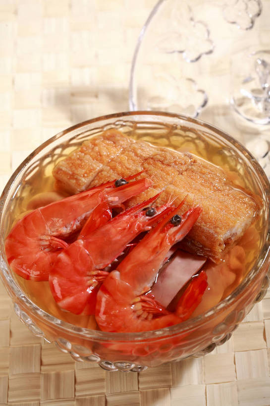 海鲜,无人,竖图,俯视,室内,特写,白天,烹饪,中餐,餐桌,桌子,玻璃,阴影,反射,影子,肉,虾,鱼肉,料理,食品,水产,菜肴,美食,肉类,海洋生物,玻璃制品,食物,一个,容器,碗,中式,佳肴,单个,餐台,中华料理,储藏,储存,水生动物,海产品,水生物,肉食,海底动物,咸鲜,熏鱼,彩图,高角度拍摄,贮存,shjb1