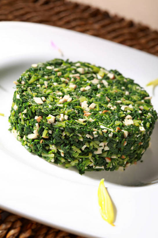 豆腐,无人,竖图,俯视,室内,特写,白天,烹饪,中餐,餐桌,桌子,蔬菜,餐具,阴影,新鲜,盛开,反射,碟子,盘,影子,料理,食品,花蕾,豆腐干,冷盘,菜肴,美食,花,花瓣,花朵,鲜花,食物,一个,白色,盘子,碟,花苞,花蕊,中式,冷菜,凉菜,佳肴,有机食品,绿色食品,单个,餐台,中华料理,豆干,配菜,豆制品,马兰,彩图,高角度拍摄,干子,素火腿,红梗菜,鸡儿菜,马莱,马兰头,马郎头,shjb1,豆干马兰头,马兰头拌豆干