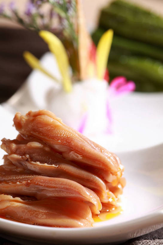 无人,竖图,俯视,室内,特写,白天,烹饪,中餐,餐桌,桌子,蔬菜,餐具,阴影,朦胧,模糊,新鲜,盛开,反射,布料,碟子,盘,影子,肉,料理,食品,花蕾,布纹,鸭肉,冷盘,菜肴,美食,肉类,桌布,花,花瓣,花朵,鲜花,食物,一个,白色,盘子,餐巾,碟,台布,花苞,花蕊,中式,冷菜,凉菜,佳肴,有机食品,绿色食品,单个,餐台,中华料理,配菜,肉食,鸭舌,餐桌布,彩图,高角度拍摄,shjb1