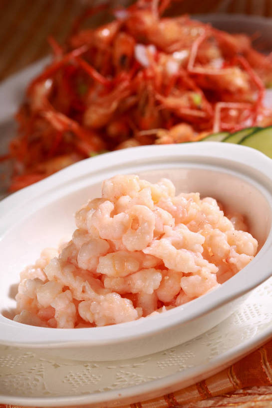 无人,竖图,俯视,室内,特写,白天,烹饪,中餐,餐桌,桌子,一堆,阴影,堆叠,堆积,朦胧,模糊,反射,影子,陶瓷,肉,虾仁,料理,食品,陶瓷制品,菜肴,美食,肉类,食物,一个,白色,容器,碗,中式,佳肴,单个,餐台,中华料理,水晶虾仁,储藏,堆,虾肉,储存,肉食,本帮菜,沪菜,上海菜,彩图,高角度拍摄,贮存,shjb1