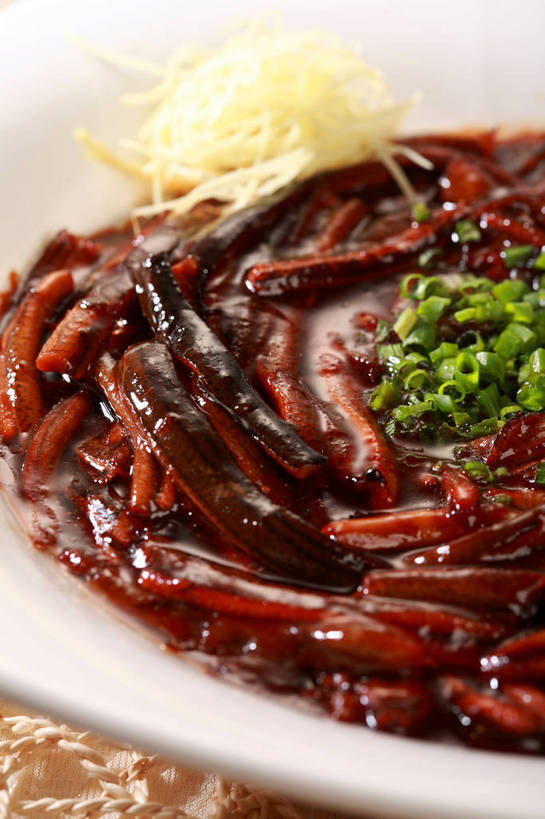 无人,竖图,俯视,室内,特写,白天,烹饪,中餐,餐桌,桌子,蔬菜,餐具,叶子,阴影,朦胧,模糊,新鲜,反射,鱼,碟子,盘,影子,葱,青葱,炒菜,肉,鱼肉,料理,食品,绿叶,水产,菜肴,美食,肉类,鱼类,食物,一个,白色,盘子,碟,中式,嫩叶,佳肴,有机食品,绿色食品,单个,餐台,中华料理,鳝鱼,配菜,水生动物,水生物,肉食,鳝,叶,叶片,彩图,高角度拍摄,淡水生物,河鲜,黄鳝,shjb1,炒鳝丝