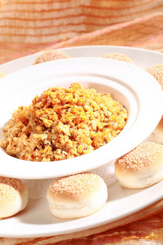 点心,面包,无人,竖图,俯视,室内,特写,白天,餐桌,桌子,餐具,一堆,许多,阴影,堆叠,堆积,环绕,围绕,反射,布料,碟子,盘,影子,芝麻,食品,面点,很多,布纹,环抱,桌布,食物,糕点,排列,两个,白色,盘子,餐巾,碟,台布,餐台,堆,馅料,芝麻面包,脂麻,胡麻,白麻,巨胜子,油麻,摆列,萦绕,餐桌布,彩图,高角度拍摄,布列,分列,shjb1