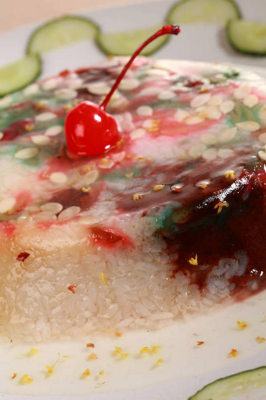 点心,无人,竖图,俯视,室内,特写,白天,烹饪,中餐,餐桌,桌子,桂花,樱桃,黄瓜,蔬菜,餐具,水果,切开,阴影,朦胧,模糊,新鲜,盛开,反射,碟子,盘,影子,生食,料理,食品,甜点,甜品,果实,花蕾,蔬果,菜肴,美食,花,花瓣,花朵,鲜花,食物,一个,红色,绿色,盘子,碟,甜食,花苞,花蕊,切,中式,佳肴,有机食品,绿色食品,单个,餐台,中华料理,配菜,草本,剖面,香叶,切面,八宝饭,丹桂,木樨,木犀,樱珠,莺桃,英桃,楔桃,牛桃,荆桃,青瓜,胡瓜,彩图,高角度拍摄,shjb1