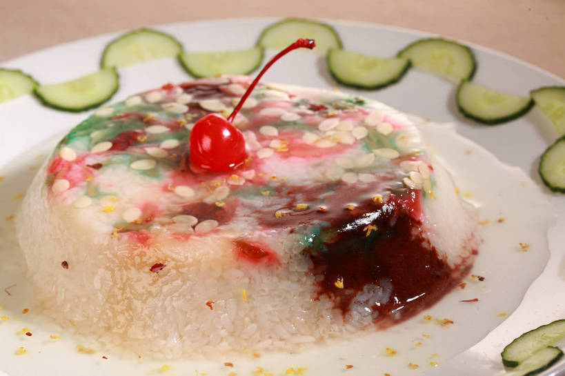 点心,无人,横图,俯视,室内,特写,白天,烹饪,中餐,餐桌,桌子,桂花,樱桃,黄瓜,蔬菜,餐具,水果,切开,阴影,朦胧,模糊,新鲜,盛开,反射,碟子,盘,影子,生食,料理,食品,甜点,甜品,果实,花蕾,蔬果,菜肴,美食,花,花瓣,花朵,鲜花,食物,一个,红色,绿色,盘子,碟,甜食,花苞,花蕊,切,中式,佳肴,有机食品,绿色食品,单个,餐台,中华料理,配菜,草本,剖面,香叶,切面,八宝饭,丹桂,木樨,木犀,樱珠,莺桃,英桃,楔桃,牛桃,荆桃,青瓜,胡瓜,彩图,高角度拍摄,shjb1