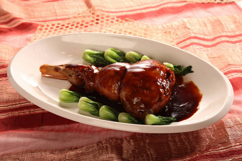 无人,横图,俯视,室内,特写,白天,烹饪,中餐,餐桌,桌子,萝卜,胡萝卜,蔬菜,一排,阴影,新鲜,整齐,并列,并排,反射,布料,影子,陶瓷,青菜,肉,料理,食品,陶瓷制品,布纹,鸭肉,菜肴,美食,肉类,桌布,食物,排列,一个,绿色,白色,餐巾,容器,台布,碗,橙色,中式,佳肴,有机食品,绿色食品,单个,餐台,中华料理,储藏,配菜,储存,队列,小白菜,黄萝卜,番萝卜,平行,肉食,酱鸭,不结球白菜,红萝卜,甘荀,餐桌布,彩图,高角度拍摄,丁香萝卜,胡芦菔金,金笋,贮存,shjb1