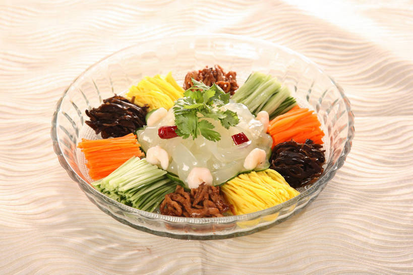 面食,面条,无人,横图,俯视,室内,特写,白天,烹饪,中餐,餐桌,桌子,萝卜,胡萝卜,蔬菜,叶子,玻璃,一堆,阴影,堆叠,堆积,新鲜,反射,布料,影子,面,肉,虾仁,料理,食品,绿叶,布纹,粉丝,肉丝,冷盘,菜肴,美食,肉类,玻璃制品,桌布,食物,一个,餐巾,容器,台布,碗,中式,嫩叶,冷菜,凉菜,佳肴,有机食品,绿色食品,单个,餐台,中华料理,储藏,堆,虾肉,配菜,储存,黄萝卜,番萝卜,粉条,肉食,冬粉,叶,叶片,红萝卜,甘荀,餐桌布,彩图,高角度拍摄,丁香萝卜,胡芦菔金,金笋,贮存,shjb1