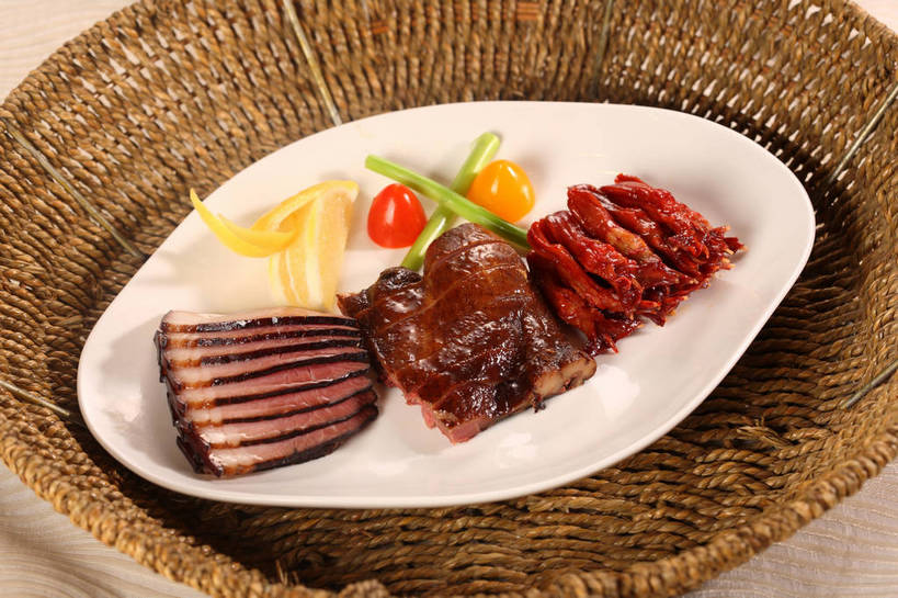 无人,交叉,横图,俯视,室内,特写,白天,烹饪,中餐,餐桌,桌子,竹子,柠檬,蔬菜,西红柿,小番茄,餐具,水果,一排,切开,阴影,竹制,新鲜,整齐,编织,反射,碟子,篮子,盘,影子,肉,生食,料理,食品,果实,蔬果,鸭肉,菜肴,美食,肉类,食物,排列,两个,黄色,红色,白色,盘子,竹篮,碟,切,中式,佳肴,有机食品,绿色食品,餐台,中华料理,竹条,交织,竹制品,队列,剖面,肉食,酱鸭,鸭舌,切面,穿插,小西红柿,樱桃小番茄,珍珠小番茄,益母果,柠果,樱桃番茄,圣女果,番茄,彩图,高角度拍摄,黄色小番茄,shjb1