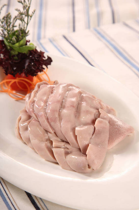 内脏,无人,竖图,俯视,室内,特写,白天,烹饪,中餐,餐桌,桌子,餐具,叶子,一排,切开,阴影,条纹,整齐,反射,布料,碟子,盘,影子,肉,料理,食品,绿叶,布纹,猪肉,冷盘,猪肚,菜肴,美食,肉类,桌布,食物,排列,一个,红色,绿色,紫色,白色,盘子,餐巾,碟,台布,切,中式,嫩叶,冷菜,凉菜,佳肴,单个,餐台,中华料理,配菜,队列,剖面,肉食,切面,豚肉,肚子,叶,叶片,餐桌布,彩图,高角度拍摄,shjb1