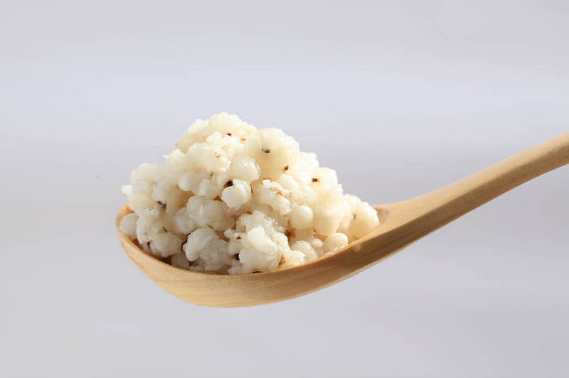 无人,横图,俯视,室内,特写,白天,一把,一堆,许多,堆叠,堆积,灰色背景,木制,勺子,很多,中药,白色,木制品,调羹,汤匙,摄影,影棚,堆,摄影棚,薏米,薏仁,苡米,苡仁,薏苡仁,米仁,彩图,高角度拍摄,影棚拍摄,拍摄,shjb1