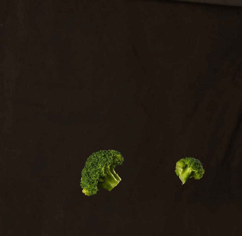 无人,横图,室内,特写,白天,正面,蔬菜,黑色背景,新鲜,西兰花,食品,食物,两个,绿色,摄影,有机食品,绿色食品,影棚,摄影棚,甘蓝花,彩图,影棚拍摄,拍摄,绿菜花,绿花菜,青花菜,蔬菜皇冠,shjb1