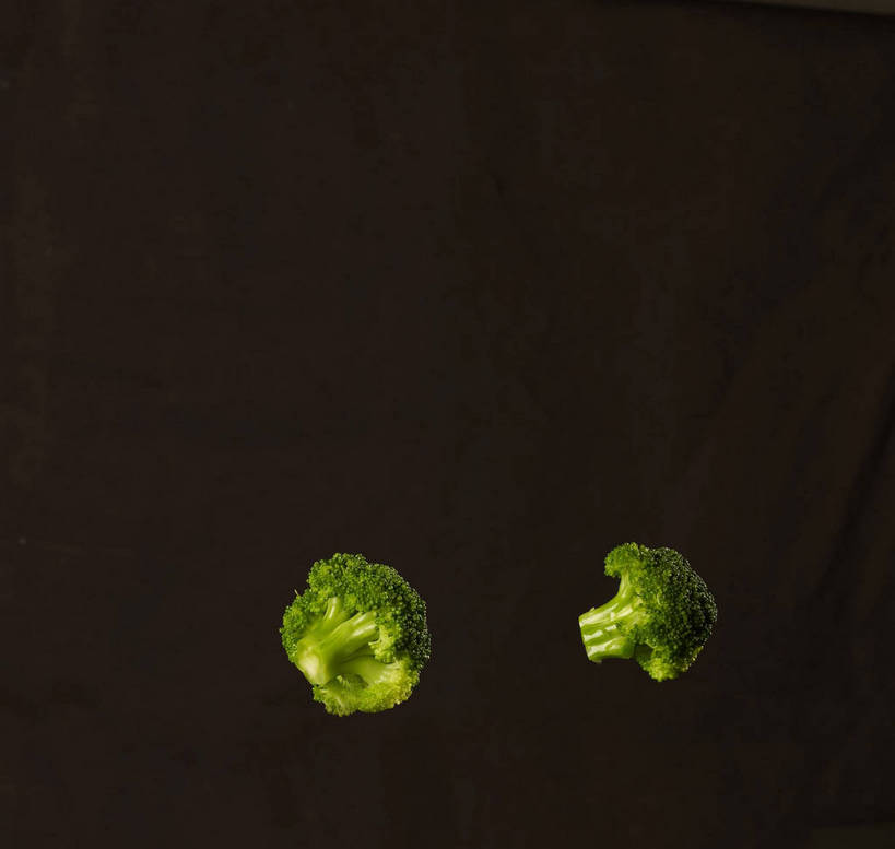无人,横图,室内,特写,白天,正面,蔬菜,黑色背景,新鲜,西兰花,食品,食物,两个,绿色,摄影,有机食品,绿色食品,影棚,摄影棚,甘蓝花,彩图,影棚拍摄,拍摄,绿菜花,绿花菜,青花菜,蔬菜皇冠,shjb1