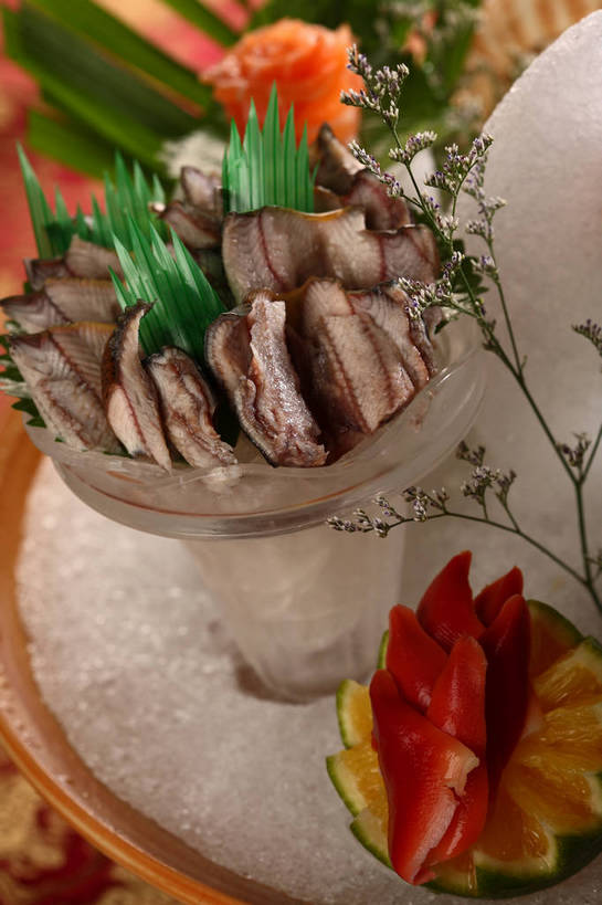 无人,竖图,俯视,室内,特写,白天,烹饪,餐桌,桌子,叶子,阴影,朦胧,模糊,盛开,反射,影子,冰,肉,鱼肉,日本料理,冰块,料理,食品,绿叶,花蕾,冷冻,菜肴,美食,肉类,花,花瓣,花朵,鲜花,食物,日式料理,花苞,花蕊,日式,嫩叶,寒冷,佳肴,冷藏,餐台,配菜,冰冷,肉食,保鲜,叶,叶片,彩图,高角度拍摄,刺身,shjb1,海鲜刺身