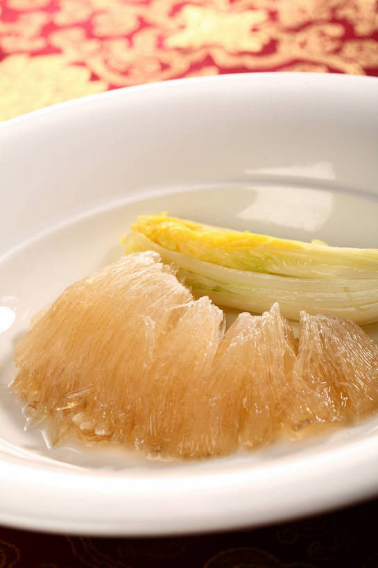 无人,竖图,俯视,室内,特写,白天,烹饪,中餐,餐桌,桌子,蔬菜,餐具,阴影,新鲜,反射,布料,碟子,盘,影子,大白菜,料理,食品,布纹,白菜,菜肴,美食,桌布,食物,一个,黄色,白色,盘子,餐巾,碟,台布,中式,佳肴,有机食品,绿色食品,单个,餐台,中华料理,燕窝,结球白菜,胶菜,巢窝,燕菜,燕根,燕蔬菜,餐桌布,彩图,高角度拍摄,黄芽白,shjb1,炖燕窝