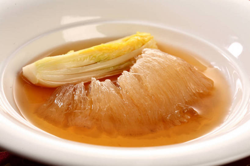 无人,横图,俯视,室内,特写,白天,烹饪,中餐,蔬菜,餐具,阴影,新鲜,反射,碟子,盘,影子,大白菜,料理,食品,白菜,菜肴,美食,食物,一个,黄色,白色,盘子,碟,中式,佳肴,有机食品,绿色食品,单个,中华料理,燕窝,结球白菜,胶菜,巢窝,燕菜,燕根,燕蔬菜,彩图,高角度拍摄,黄芽白,shjb1,炖燕窝