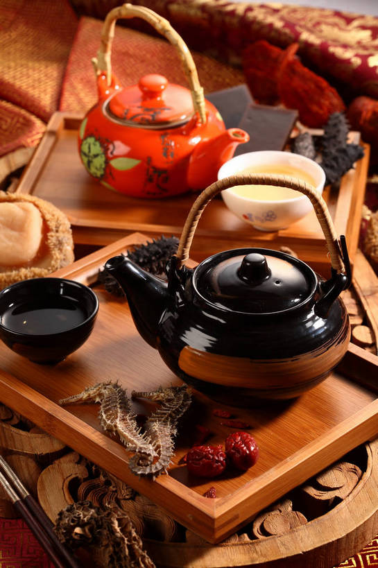 海鲜,无人,竖图,俯视,室内,特写,白天,幸福,餐桌,茶,桌子,蔬菜,杯子,木雕,雕塑,许多,阴影,新鲜,艺术,装饰,反射,鱼,布料,雕刻,雕像,壶,影子,陶瓷,菌菇,茶叶,食品,陶瓷制品,很多,菌类,布纹,娱乐,水产,鱼类,海洋生物,水壶,桌布,食物,餐巾,茶壶,容器,水杯,工艺品,台布,享受,休闲,温馨,枣,食用菌,放松,乐趣,红枣,鲍鱼,有机食品,绿色食品,餐台,纪念,海参,海马,石决明,美术,提神,舒适,真菌,水生动物,主题,海产品,醒脑,枣子,水生物,棘皮动物,陈列,海底动物,羊肚菇,功能,美学,羊肚菜,羊肚菌,羊蘑,鳆鱼,镜面鱼,明目鱼,美味羊肚菌,大枣,茶杯,餐桌布,彩图,高角度拍摄,草笠竹,shjb1