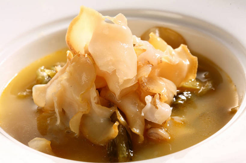 无人,横图,俯视,室内,特写,白天,烹饪,中餐,餐具,一堆,阴影,堆叠,堆积,反射,碟子,盘,影子,料理,食品,菜肴,美食,食物,一个,黄色,白色,盘子,碟,中式,佳肴,单个,中华料理,堆,彩图,高角度拍摄,shjb1