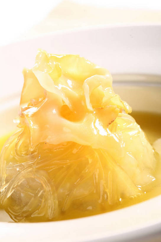 无人,竖图,俯视,室内,特写,白天,烹饪,中餐,餐桌,桌子,一堆,阴影,堆叠,堆积,朦胧,模糊,反射,影子,陶瓷,料理,食品,陶瓷制品,菜肴,美食,食物,一个,黄色,白色,容器,碗,中式,佳肴,单个,餐台,中华料理,储藏,堆,鱼翅,储存,鲛鲨翅,鲛鱼翅,金丝菜,沙鱼翅,鲨鱼翅,鲨鱼鳍,彩图,高角度拍摄,贮存,shjb1