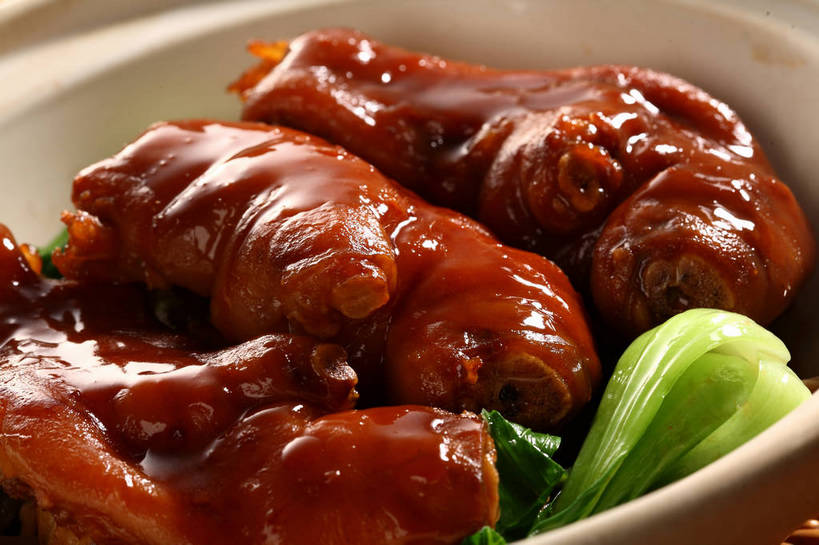 无人,横图,俯视,室内,特写,白天,烹饪,中餐,蔬菜,一排,阴影,朦胧,模糊,新鲜,整齐,反射,影子,陶瓷,青菜,红烧,料理,食品,陶瓷制品,猪手,猪蹄,猪爪,菜肴,美食,食物,排列,三个,一个,红色,绿色,容器,碗,中式,佳肴,有机食品,绿色食品,单个,中华料理,储藏,储存,队列,小白菜,不结球白菜,猪脚,红烧菜,彩图,高角度拍摄,红烧猪蹄,贮存,shjb1