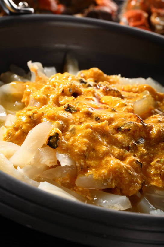 蟹,内脏,无人,竖图,俯视,室内,特写,白天,烹饪,中餐,餐桌,桌子,萝卜,白萝卜,蔬菜,厨具,阴影,新鲜,反射,螃蟹,锅子,砂锅,影子,陶瓷,肉,料理,食品,陶瓷制品,蟹肉,锅,菜肴,美食,肉类,食物,一个,黑色,中式,佳肴,有机食品,绿色食品,单个,餐台,锅具,中华料理,清蒸,肉食,蟹黄,烹饪用具,甲壳动物,烹调用具,莱菔,烹调,彩图,高角度拍摄,清蒸菜,清蒸蟹,shjb1