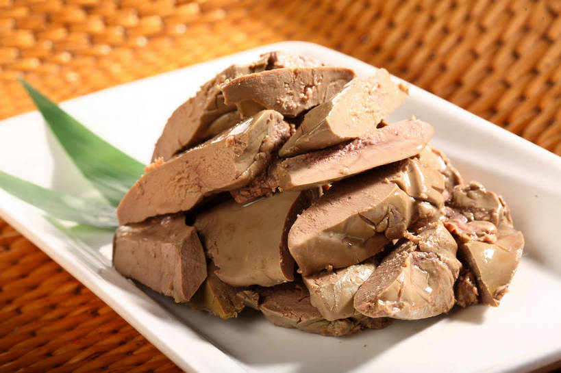 内脏,肝脏,无人,交叉,横图,俯视,室内,特写,白天,烹饪,西餐,餐桌,桌子,竹子,餐具,叶子,切开,阴影,竹制,编织,反射,碟子,盘,影子,料理,食品,绿叶,菜肴,美食,食物,一个,白色,盘子,碟,切,嫩叶,西式,佳肴,单个,餐台,竹条,交织,配菜,竹制品,剖面,切面,穿插,鹅肝,肝,叶,叶片,彩图,高角度拍摄,鹅肥肝,法国菜,shjb1