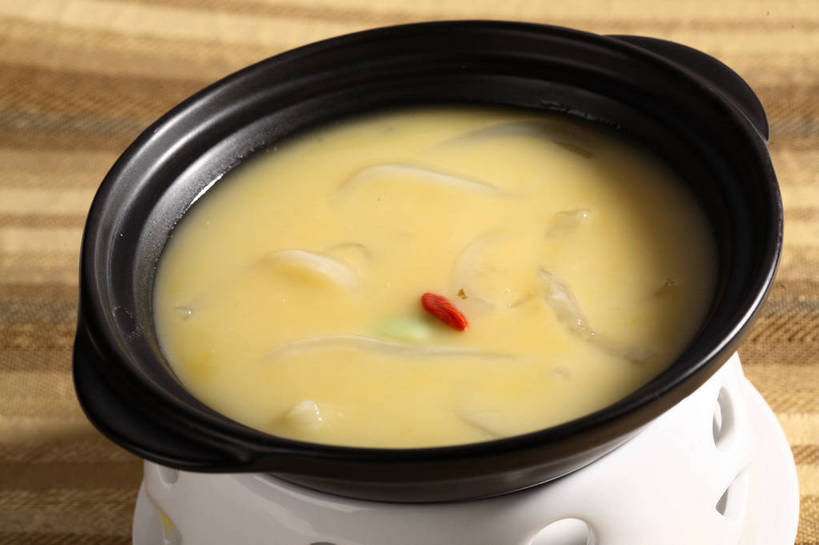 无人,横图,俯视,室内,特写,白天,烹饪,西餐,植物,餐桌,桌子,蔬菜,厨具,阴影,新鲜,反射,布料,锅子,砂锅,影子,陶瓷,蔬菜汤,汤,料理,食品,果实,草药,药草,陶瓷制品,布纹,锅,菜肴,美食,中药,桌布,食物,一个,黄色,红色,黑色,餐巾,台布,西式,佳肴,有机食品,绿色食品,单个,餐台,锅具,枸杞子,枸杞,药材,中草药,烹饪用具,洋葱汤,中药材,本草,苟起子,枸杞豆,枸杞果,血杞子,羹汤,烹调用具,餐桌布,烹调,彩图,高角度拍摄,shjb1