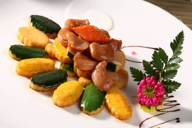 内脏,肠,无人,横图,俯视,室内,特写,白天,烹饪,中餐,餐桌,桌子,黄瓜,辣椒,蔬菜,餐具,叶子,阴影,新鲜,盛开,反射,碟子,盘,影子,调料,酱料,酱汁,佐料,料理,食品,绿叶,调味品,调味料,花蕾,酱,猪大肠,菜肴,美食,花,花瓣,花朵,鲜花,食物,一个,白色,盘子,碟,花苞,花蕊,中式,嫩叶,佳肴,有机食品,绿色食品,单个,餐台,中华料理,配菜,肠子,彩椒,辣角,红海椒,大椒,辣虎,广椒,叶,叶片,甜椒,柿子椒,青瓜,辣子,胡瓜,海椒,番椒,灯笼椒,彩图,高角度拍摄,猪肠,shjb1