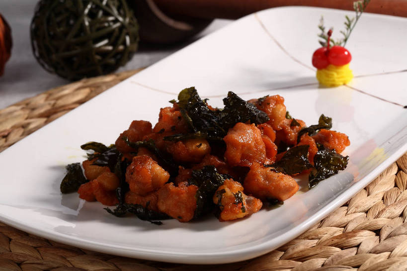 无人,横图,俯视,室内,特写,白天,烹饪,中餐,游戏,餐桌,桌子,樱桃,餐具,水果,玩具,阴影,日本文化,新鲜,艺术,盛开,反射,碟子,盘,影子,肉,生食,料理,食品,果实,球状,玩,花蕾,文化,娱乐,传统,咕咾肉,咕噜肉,猪肉,雪菜,菜肴,美食,肉类,球,花,花瓣,花朵,鲜花,食物,一个,红色,白色,盘子,线球,碟,花苞,花蕊,休闲,球体,中式,器皿,益智,佳肴,有机食品,绿色食品,单个,餐台,活动,中华料理,研磨,臼杵,发泄,消遣,智力,里脊肉,肉食,豚肉,研杵,研钵,宣泄,雪里红,臼,手鞠,手毬,甜酸肉,喷出,广东菜,粤菜,樱珠,莺桃,英桃,楔桃,牛桃,荆桃,玩耍,嬉戏,彩图,高角度拍摄,里脊,猪里脊肉,雪里蕻,shjb1