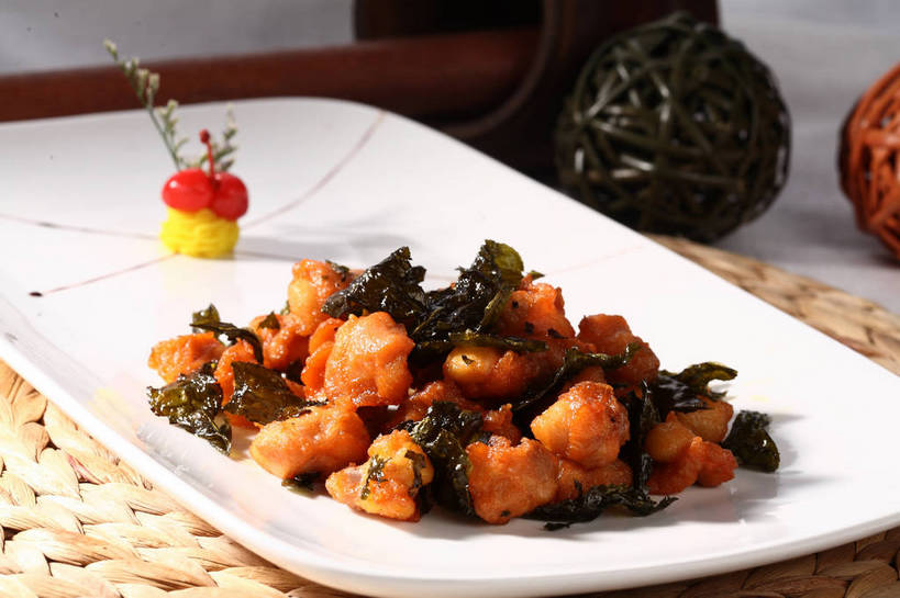 无人,横图,俯视,室内,特写,白天,烹饪,中餐,游戏,餐桌,桌子,樱桃,餐具,水果,玩具,阴影,日本文化,新鲜,艺术,盛开,反射,碟子,盘,影子,肉,生食,料理,食品,果实,球状,玩,花蕾,文化,娱乐,传统,咕咾肉,咕噜肉,猪肉,雪菜,菜肴,美食,肉类,球,花,花瓣,花朵,鲜花,食物,一个,红色,白色,盘子,线球,碟,花苞,花蕊,休闲,球体,中式,器皿,益智,佳肴,有机食品,绿色食品,单个,餐台,活动,中华料理,研磨,臼杵,发泄,消遣,智力,里脊肉,肉食,豚肉,研杵,研钵,宣泄,雪里红,臼,手鞠,手毬,甜酸肉,喷出,广东菜,粤菜,樱珠,莺桃,英桃,楔桃,牛桃,荆桃,玩耍,嬉戏,彩图,高角度拍摄,里脊,猪里脊肉,雪里蕻,shjb1