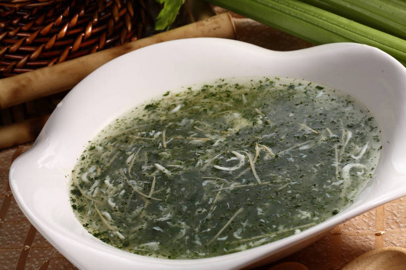 海鲜,无人,交叉,横图,俯视,室内,特写,白天,烹饪,中餐,餐桌,桌子,竹子,芹菜,蔬菜,阴影,竹制,新鲜,编织,反射,影子,竹篓,陶瓷,浓汤,汤,料理,食品,陶瓷制品,水产,羹,菜肴,美食,海洋生物,食物,一个,白色,容器,碗,中式,佳肴,有机食品,绿色食品,单个,餐台,中华料理,储藏,竹条,交织,竹制品,储存,水生动物,海产品,水生物,海底动物,穿插,药芹,水芹,旱芹,彩图,高角度拍摄,贮存,shjb1