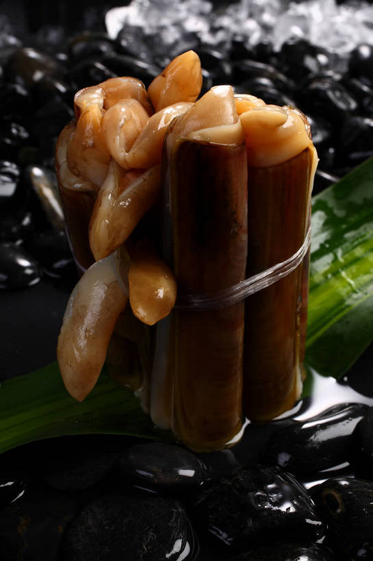 海鲜,无人,竖图,俯视,室内,特写,白天,石头,叶子,一堆,许多,阴影,堆叠,堆积,朦胧,模糊,反射,石子,影子,冰,冰块,绿叶,很多,冷冻,水产,海洋生物,绿色,黑色,橙色,嫩叶,鹅卵石,寒冷,冷藏,堆,软体动物,冰冷,水生动物,海产品,水生物,按摩石,蛏子,海底动物,保鲜,蛏,缢蛏,叶,叶片,石块,彩图,高角度拍摄,全身,shjb1