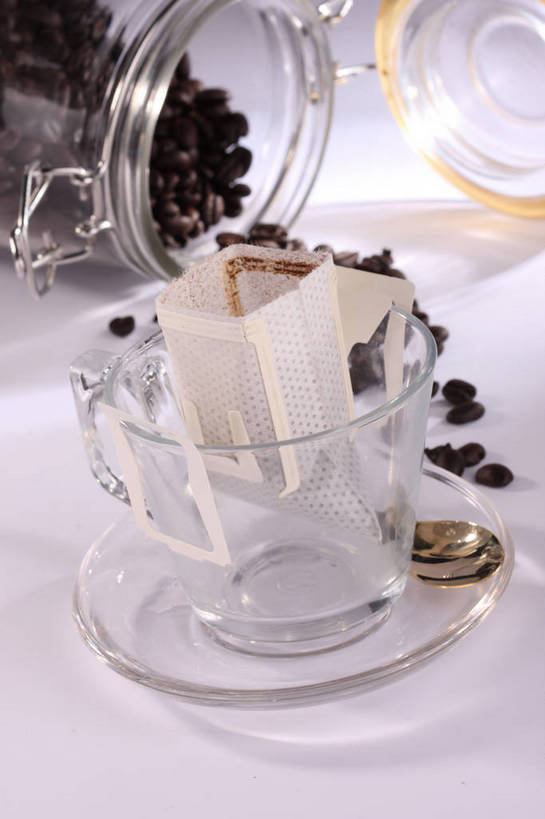 咖啡,无人,竖图,俯视,室内,特写,白天,实验,植物,餐桌,桌子,豆,杯子,餐具,玻璃,金属制品,一把,一堆,许多,阴影,堆叠,堆积,研究,反射,分离,分析,化学,金属,碟子,滤纸,盘,影子,纸,勺子,豆类,豆子,咖啡杯,纸张,很多,过滤,玻璃制品,三个,黑色,盘子,玻璃瓶,瓶子,水杯,调羹,碟,汤匙,咖啡豆,餐台,堆,净化,广口瓶,豆科,试验耗材,实验用品,咖啡因,玻璃杯,彩图,高角度拍摄,shjb1