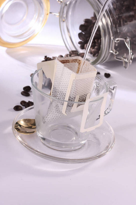 咖啡,无人,竖图,俯视,室内,特写,白天,实验,植物,餐桌,桌子,豆,杯子,餐具,玻璃,金属制品,一把,一堆,许多,阴影,堆叠,堆积,研究,反射,分离,分析,化学,金属,碟子,滤纸,盘,影子,纸,勺子,豆类,豆子,咖啡杯,纸张,很多,过滤,玻璃制品,三个,黑色,盘子,玻璃瓶,瓶子,水杯,调羹,碟,汤匙,咖啡豆,餐台,堆,净化,广口瓶,豆科,试验耗材,实验用品,咖啡因,玻璃杯,彩图,高角度拍摄,shjb1