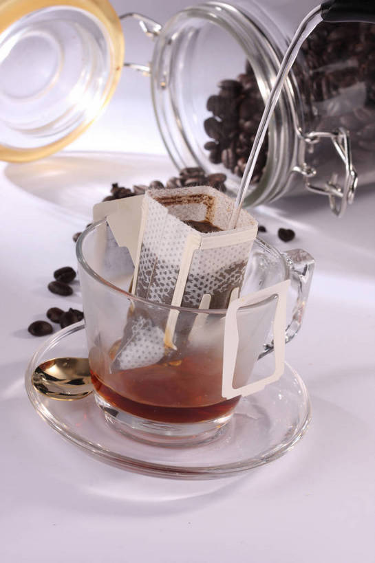 咖啡,无人,竖图,俯视,室内,特写,白天,幸福,植物,餐桌,桌子,豆,玻璃,一堆,许多,阴影,堆叠,堆积,反射,分离,罐子,滤纸,影子,纸,勺子,豆类,豆子,纸张,很多,过滤,娱乐,玻璃制品,饮料,玻璃瓶,瓶子,调羹,汤匙,咖啡豆,享受,休闲,温馨,放松,乐趣,摄影,影棚,餐台,堆,提神,舒适,净化,摄影棚,醒脑,豆科,软饮料,咖啡因,彩图,高角度拍摄,影棚拍摄,拍摄,shjb1