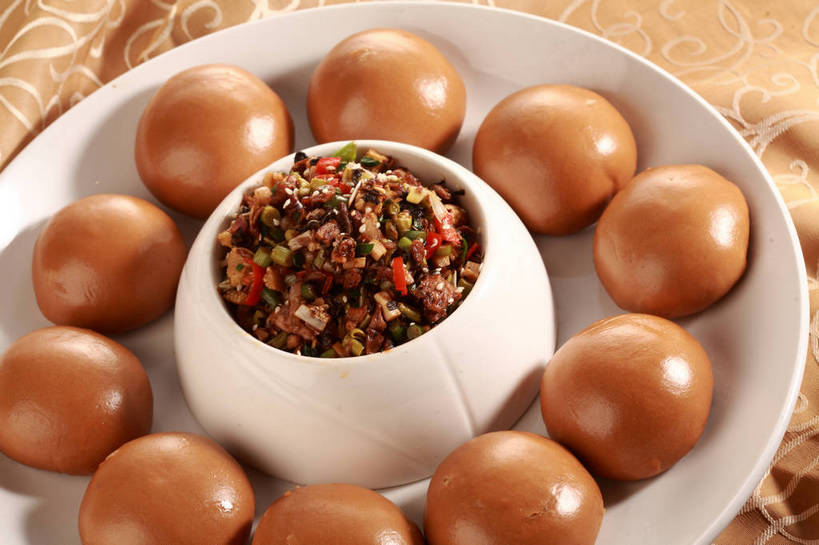 点心,无人,横图,俯视,室内,特写,白天,烹饪,中餐,餐桌,桌子,餐具,许多,环绕,围绕,布料,碟子,盘,陶瓷,调味,肉,香料,佐料,料理,食品,面点,陶瓷制品,很多,布纹,环抱,菜肴,美食,肉类,桌布,食物,两个,白色,盘子,餐巾,容器,碟,台布,碗,中式,佳肴,餐台,中华料理,储藏,配料,储存,肉食,作料,萦绕,餐桌布,彩图,高角度拍摄,贮存,窝窝头,shjb1