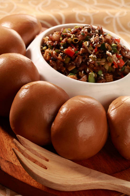 点心,无人,竖图,俯视,室内,特写,白天,烹饪,中餐,餐桌,桌子,餐具,一把,许多,环绕,围绕,木制,布料,叉子,碟子,盘,陶瓷,调味,肉,香料,佐料,料理,食品,面点,案板,陶瓷制品,很多,布纹,环抱,菜肴,美食,肉类,砧板,桌布,食物,白色,盘子,餐巾,木制品,容器,碟,台布,碗,中式,佳肴,餐台,中华料理,储藏,配料,储存,肉食,餐叉,作料,萦绕,进餐用具,餐桌布,彩图,高角度拍摄,贮存,窝窝头,shjb1