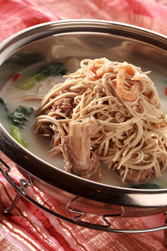 豆腐,无人,竖图,俯视,室内,特写,白天,烹饪,中餐,餐桌,桌子,厨具,金属制品,一堆,许多,堆叠,堆积,金属,布料,锅子,青菜,肉,料理,食品,很多,布纹,锅,豆腐干,菜肴,美食,肉类,桌布,食物,一个,餐巾,台布,中式,佳肴,单个,餐台,锅具,中华料理,豆干,堆,虾肉,豆制品,小白菜,肉食,干丝,烹饪用具,不结球白菜,烹调用具,餐桌布,烹调,彩图,高角度拍摄,干子,素火腿,大煮干丝,淮扬菜,鸡火煮干丝,扬州菜肴,扬州干丝,shjb1