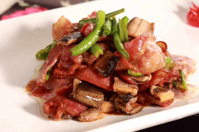 无人,横图,俯视,室内,特写,白天,烹饪,中餐,植物,餐桌,桌子,豆,蔬菜,餐具,一堆,许多,堆叠,堆积,朦胧,模糊,新鲜,鱼,布料,碟子,盘,陶瓷,豆类,豆子,刀豆,炒菜,肉,鱼肉,料理,食品,陶瓷制品,很多,布纹,培根,水产,四季豆,猪肉,菜肴,美食,肉类,鱼类,桌布,食物,一个,白色,盘子,餐巾,碟,台布,中式,佳肴,有机食品,绿色食品,单个,餐台,中华料理,鳝鱼,堆,水生动物,芸豆,水生物,肉食,鳝,豆科,豚肉,菜豆,二季豆,白肾豆,架豆,玉豆,去豆,餐桌布,彩图,高角度拍摄,烟肉,腌熏,淡水生物,河鲜,黄鳝,炒鳝鱼,shjb1