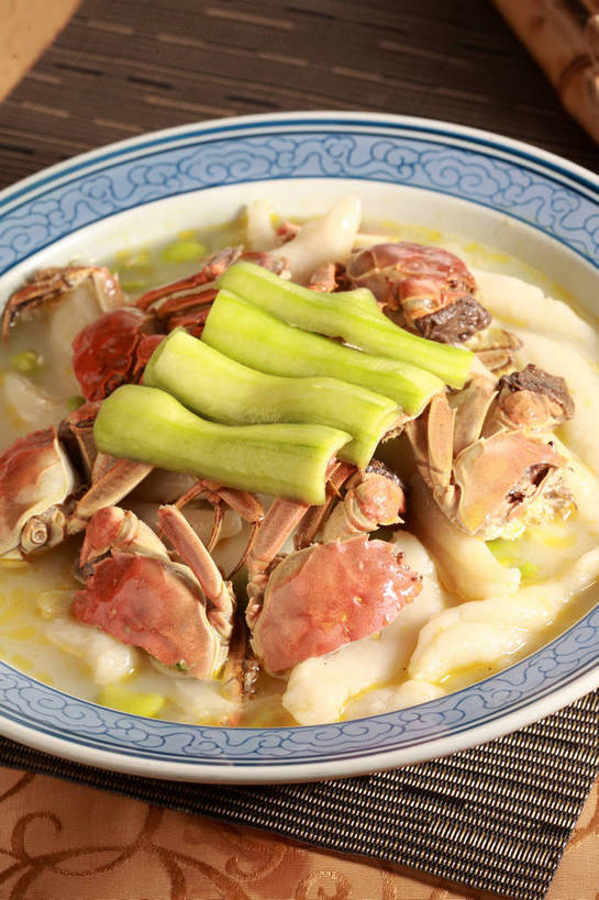 点心,蟹,无人,竖图,俯视,室内,特写,白天,烹饪,中餐,餐桌,桌子,黄瓜,蔬菜,餐具,新鲜,螃蟹,布料,碟子,盘,陶瓷,汤,料理,食品,年糕,甜点,陶瓷制品,布纹,菜肴,美食,桌布,食物,糕点,一个,盘子,餐巾,碟,台布,甜食,中式,佳肴,有机食品,绿色食品,单个,餐台,中华料理,毛蟹,河蟹,甲壳动物,中华绒螯蟹,青瓜,胡瓜,餐桌布,彩图,高角度拍摄,年年糕,shjb1